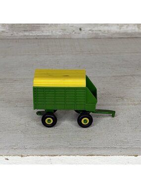 Vintage ERTL 1:64 John Deere Silage Wagon Green Yellow VGC